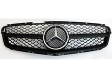 Laden Sie das Bild in den Galerie-Viewer, Mercedes C-Klasse W204 C63 Kühlergrill mattschwarz mit separater oberer Rahmenleiste