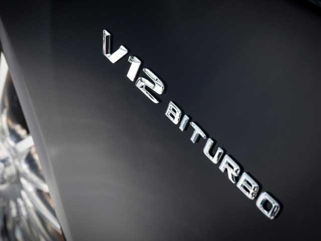 V12-Biturbo-Emblem in Chrom