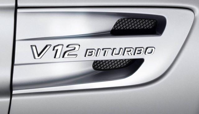 Mercedes V12 Biturbo-Emblem in Chrom-Finish